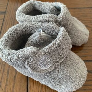 Baby Uggs. Size 2/3. Small. 6-12 months. Very good condition.